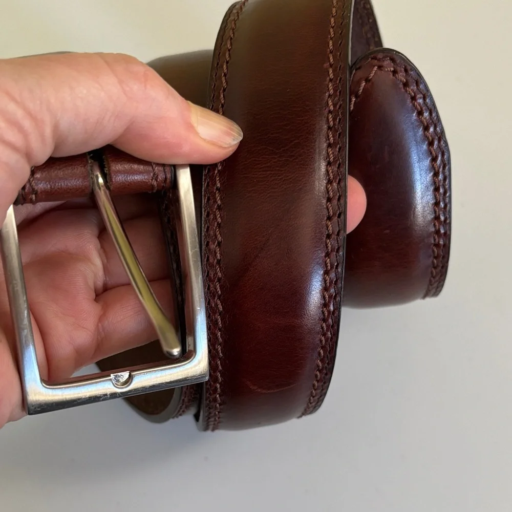 Unbranded Brown Leather Belt Silver Tone Buckle Size 34
